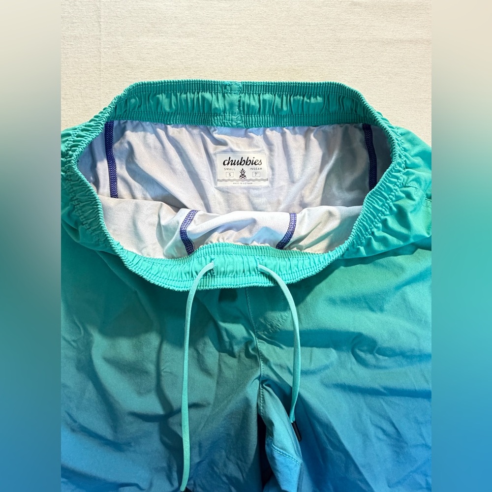 Chubbies Ombre Teal Blue Swim Trunks Men’s Small 7" Inseam Lined - Picture 6 of 8